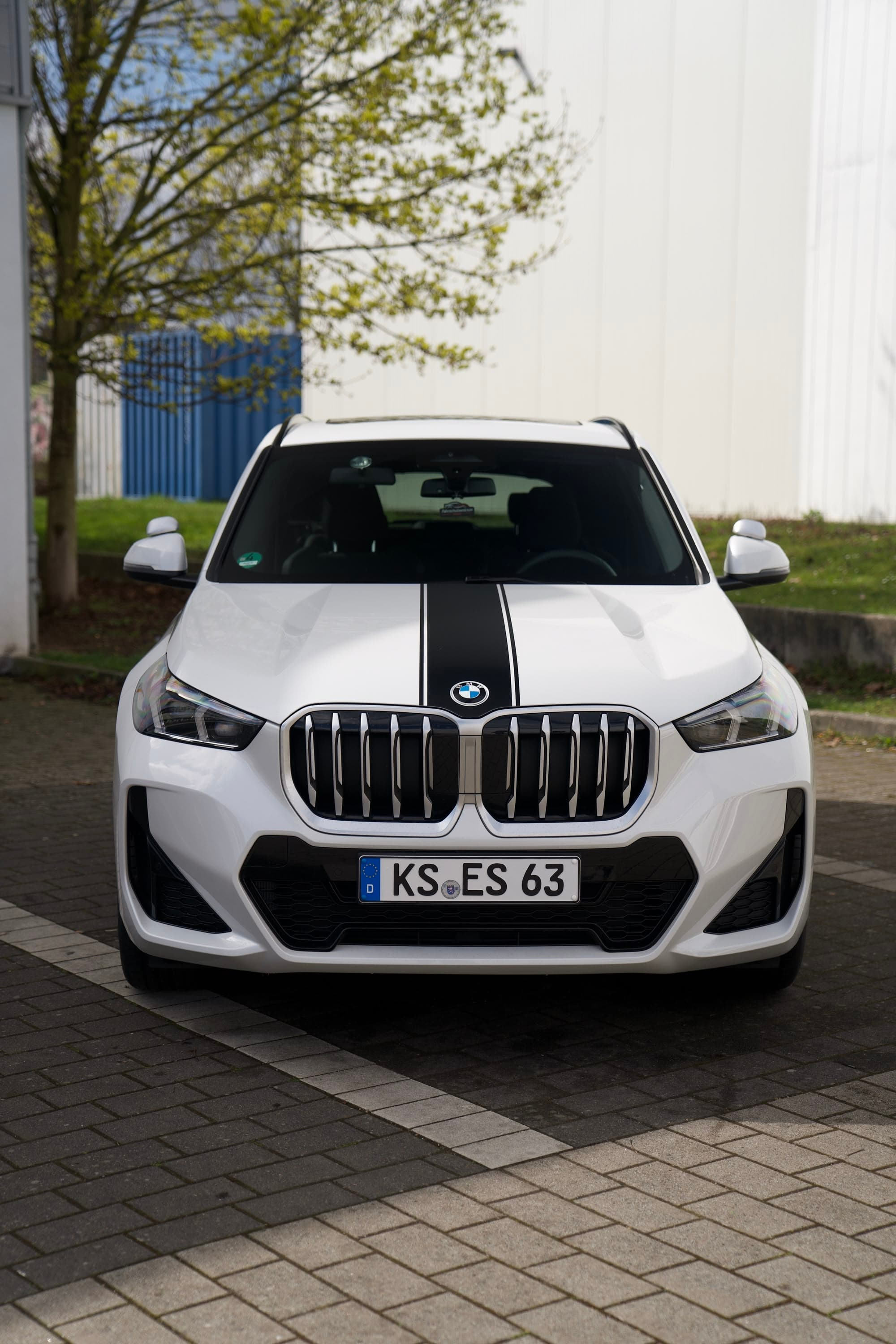Fahrschulauto BMW X1 von vorne