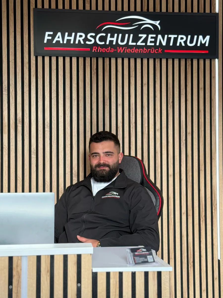 Roberto, Büro am Fahrschulzentrum in Rheda-Wiedenbrück.